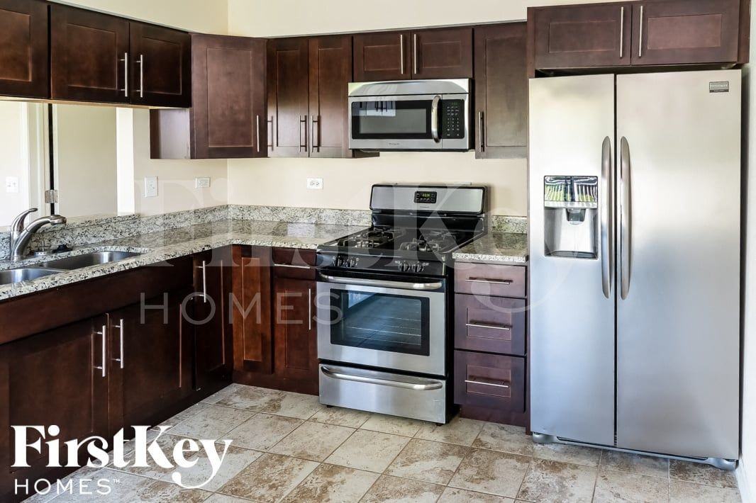 2406 Aspen Dr - Photo 5 of 15