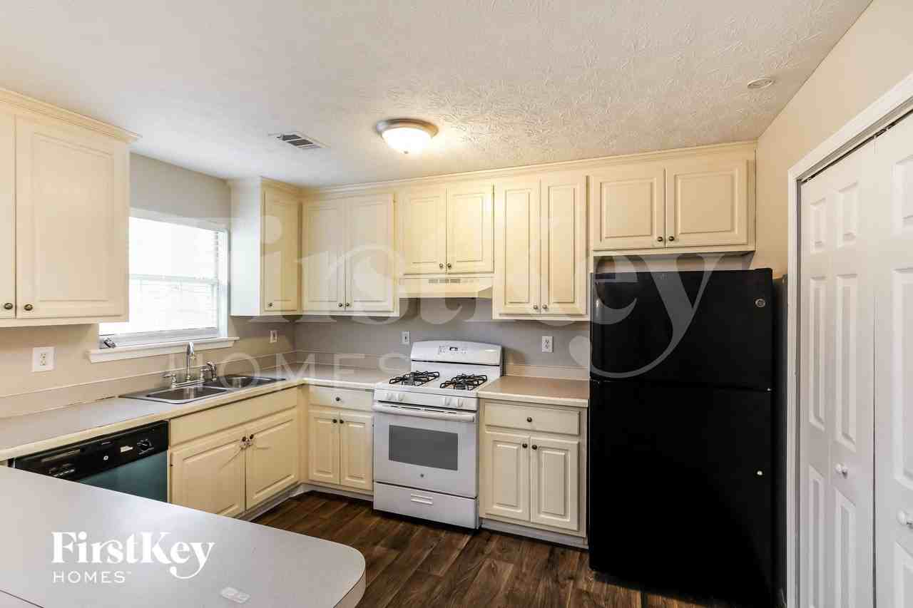204 Whistleville Ct - Photo 5 of 15