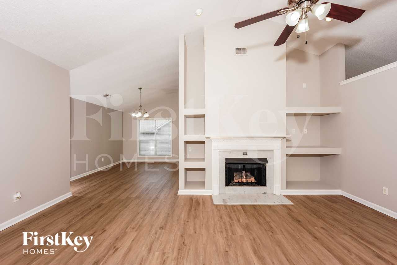 200 Summer Hill Dr - Photo 3 of 19