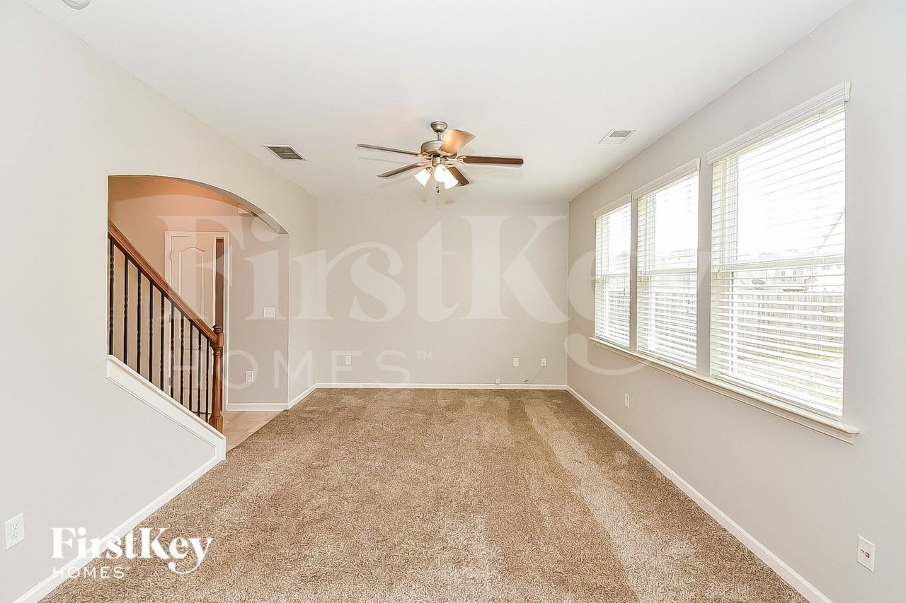 166 Hill Side Way - Photo 3 of 15