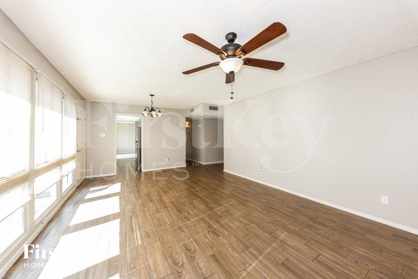 13807 N 52nd Ave - Photo 7 of 16