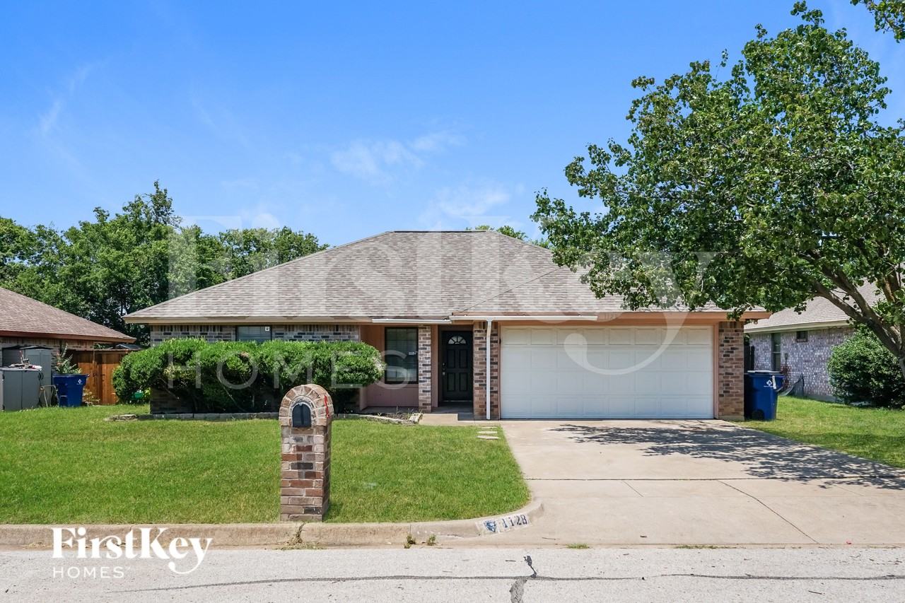 1128 Andrew St