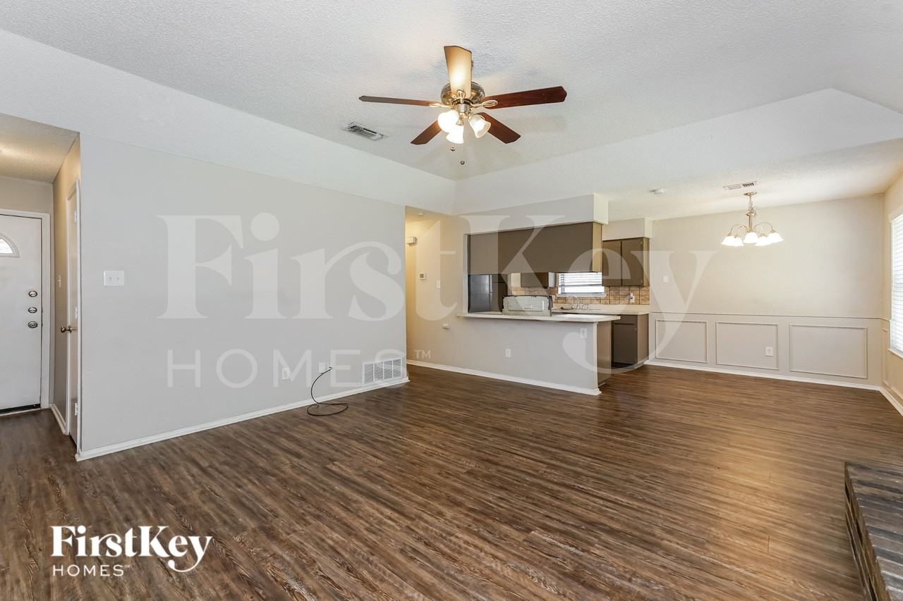 1128 Andrew St - Photo 3 of 16