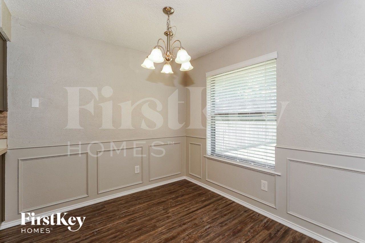 1128 Andrew St - Photo 5 of 16