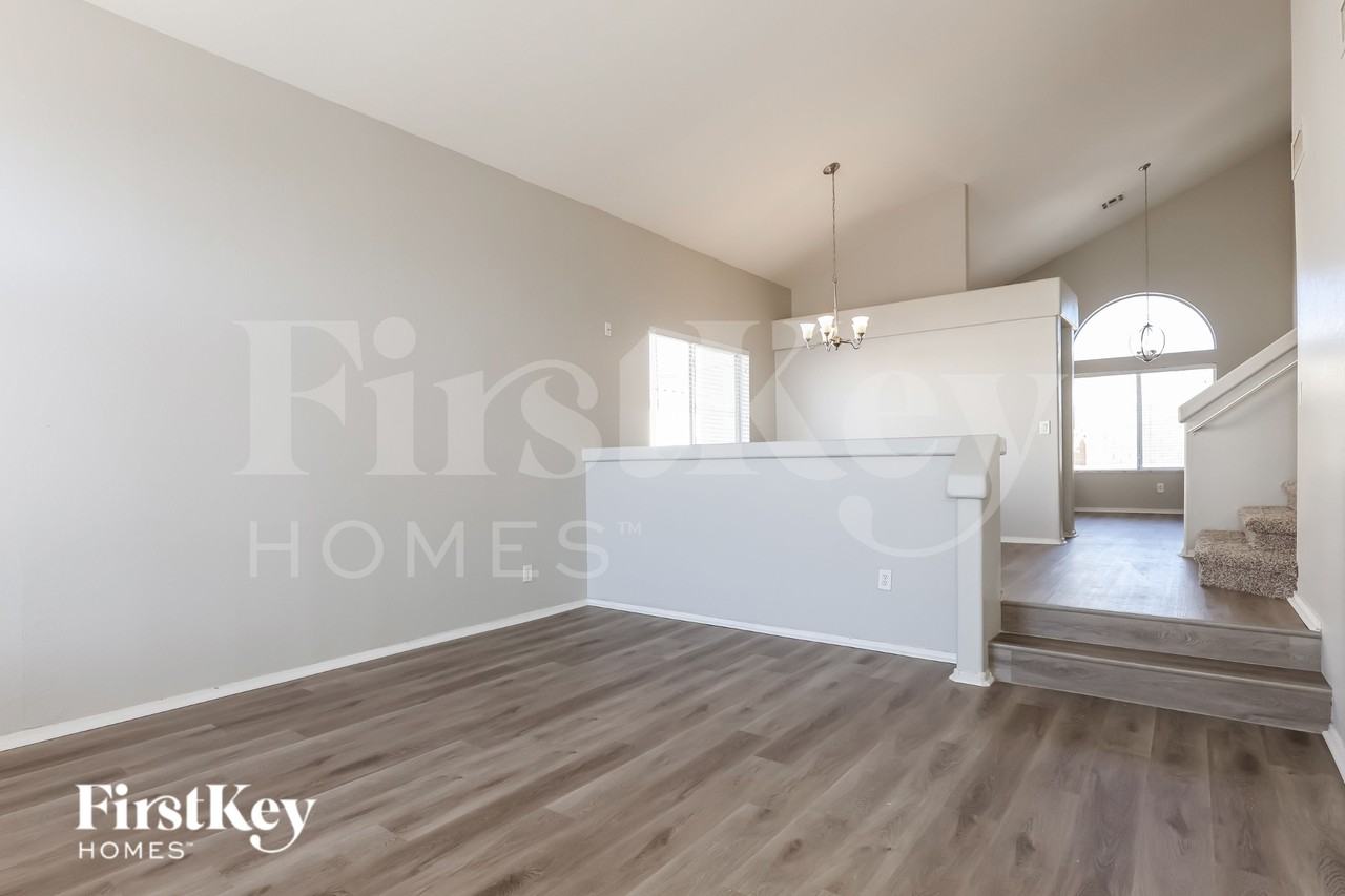 11009 W Frier Dr - Photo 5 of 19