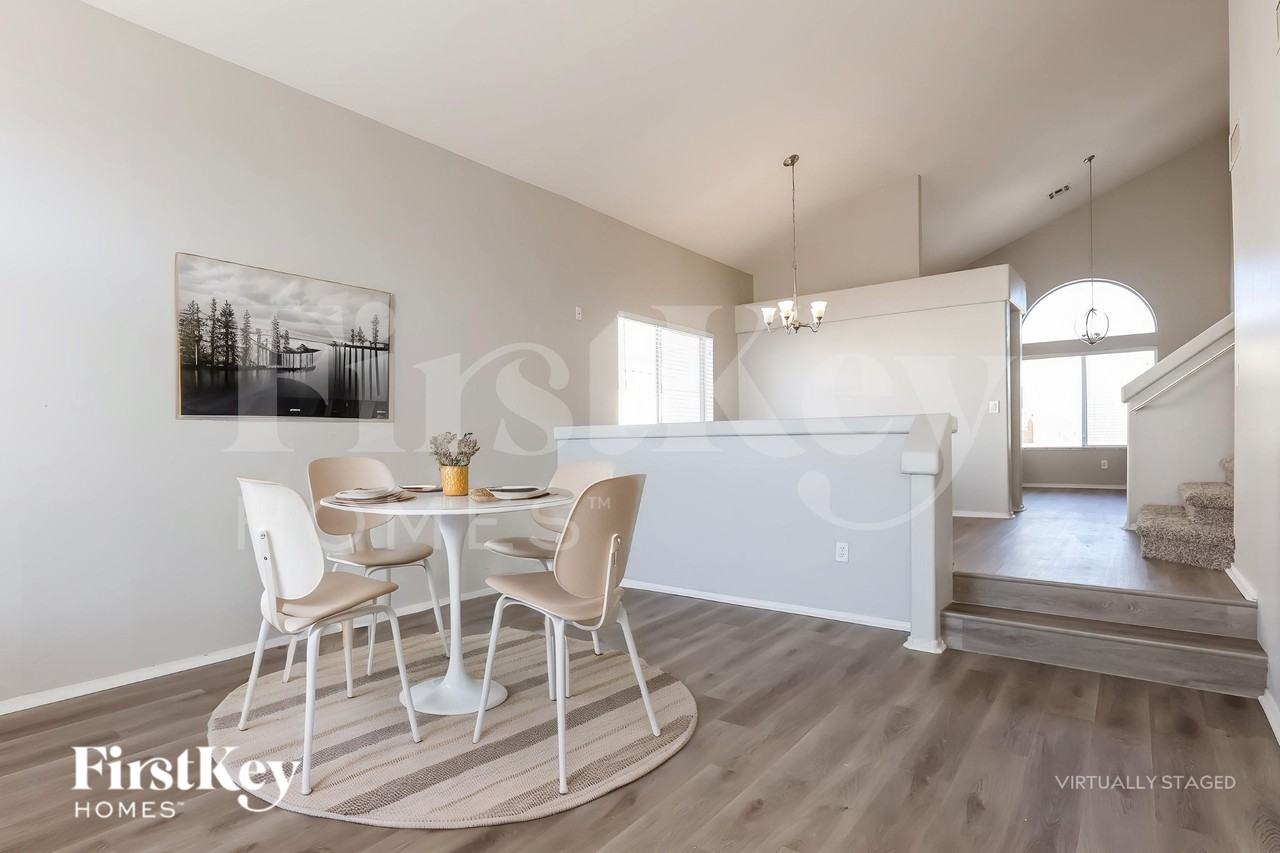 11009 W Frier Dr - Photo 6 of 19