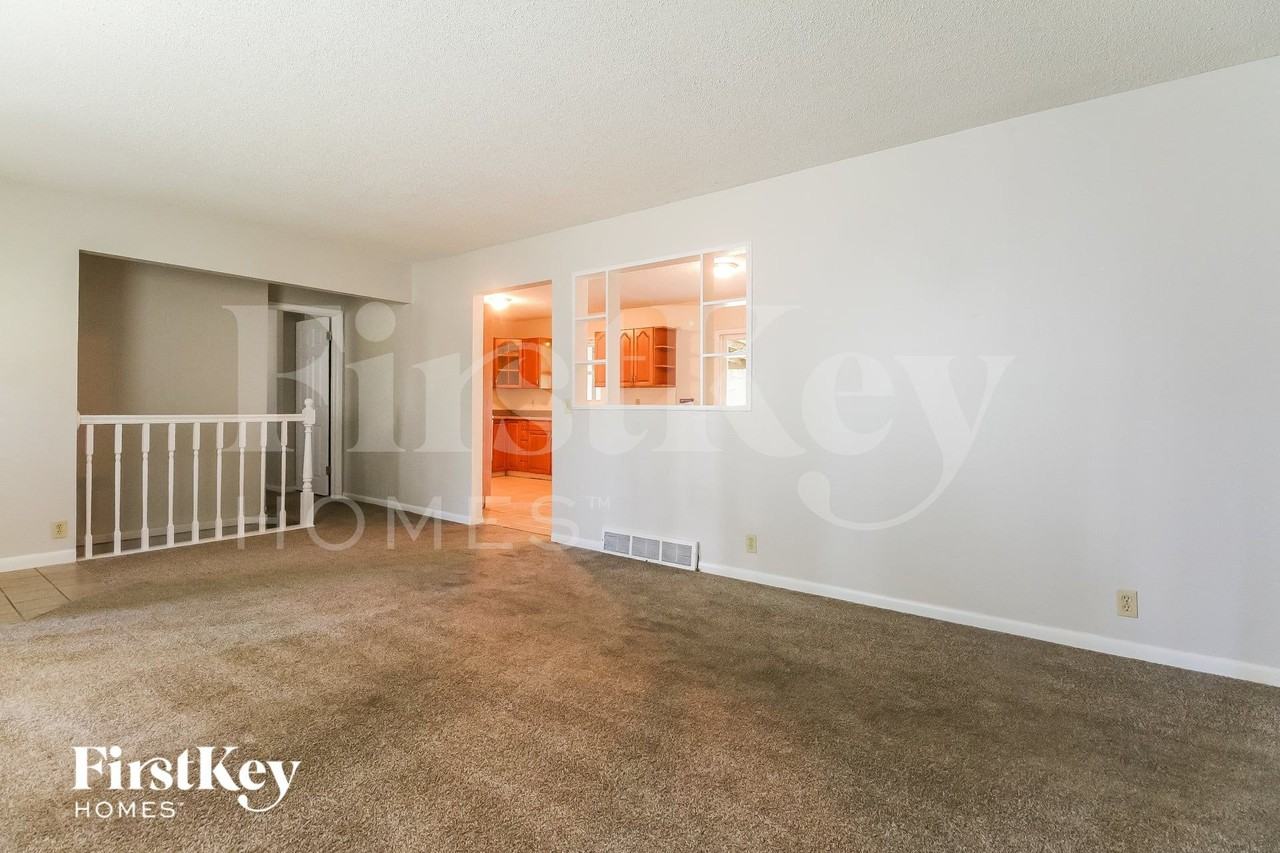 108 Ne 102nd Ter - Photo 3 of 15