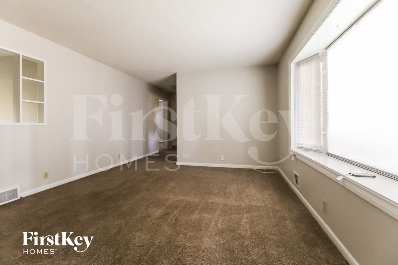 108 Ne 102nd Ter - Photo 4 of 15