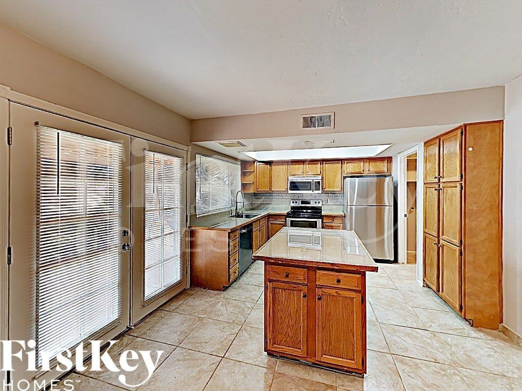 1007 W Utopia Rd - Photo 3 of 15