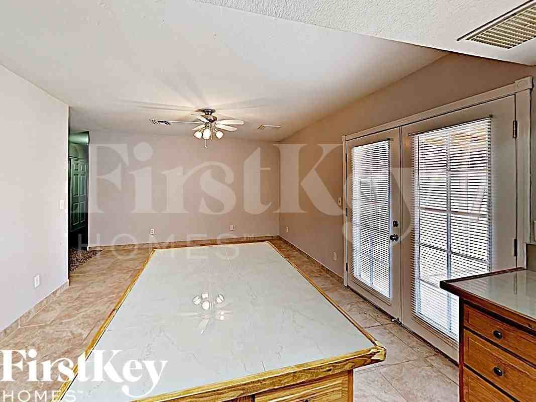 1007 W Utopia Rd - Photo 5 of 15