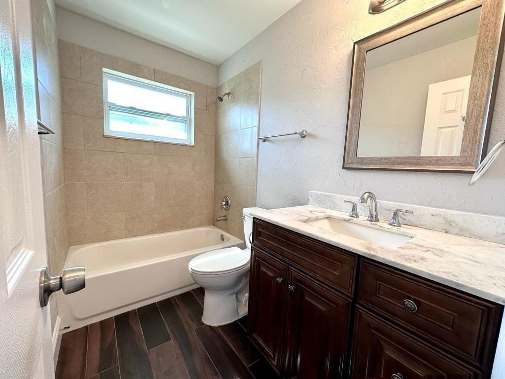 860 Center St #3 - Photo 2 of 9