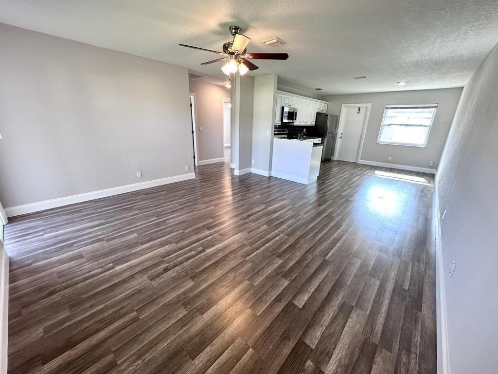 860 Center St #3 - Photo 4 of 9
