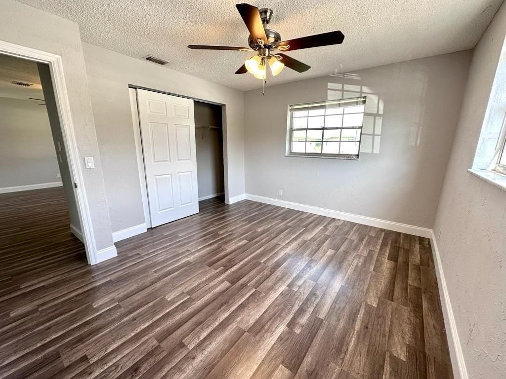 860 Center St #3 - Photo 6 of 9