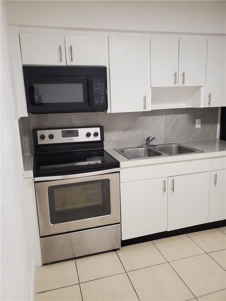 1713 Sw 11th Ct #2 - Photo 2 of 6