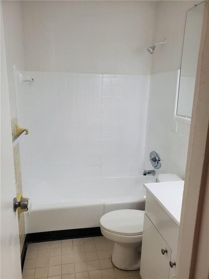 1713 Sw 11th Ct #2 - Photo 4 of 6