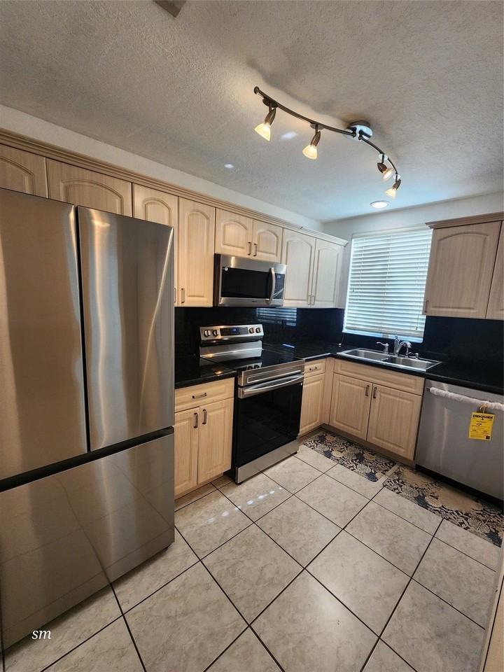 119 Hidden Court Rd - Photo 2 of 34