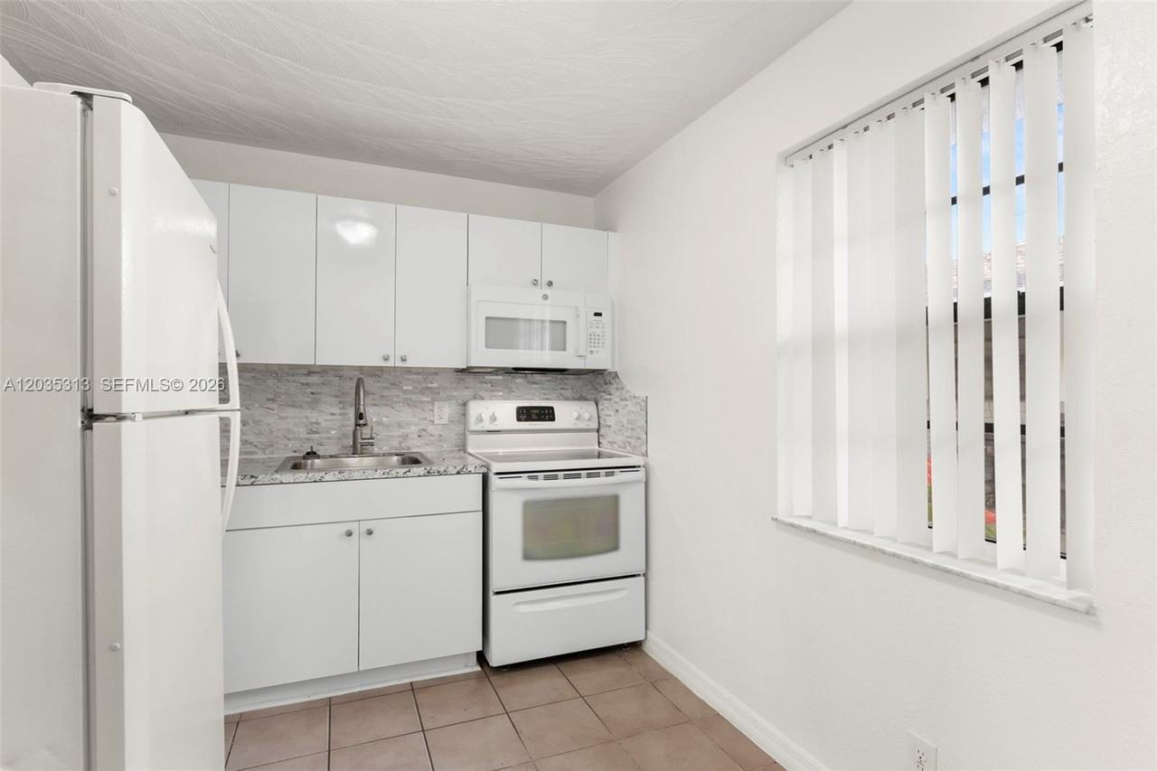4120 Sw 19th St #4120 - Photo 2 of 7