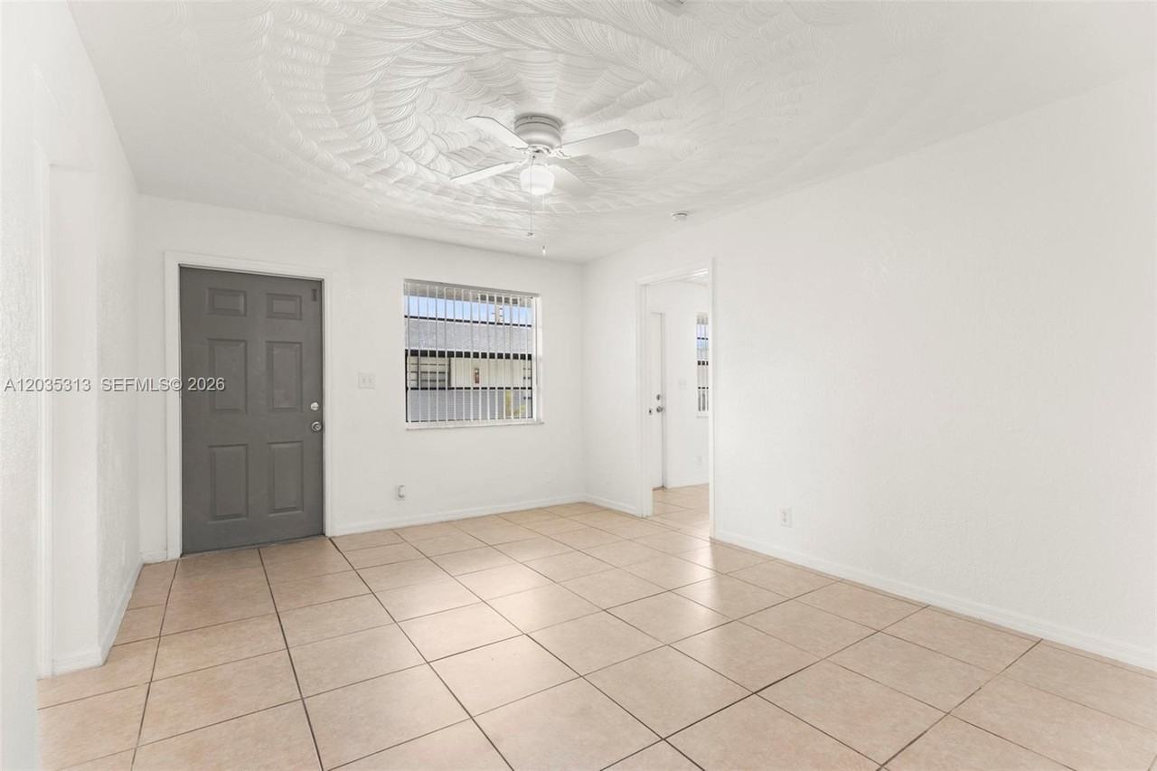 4120 Sw 19th St #4120 - Photo 3 of 7