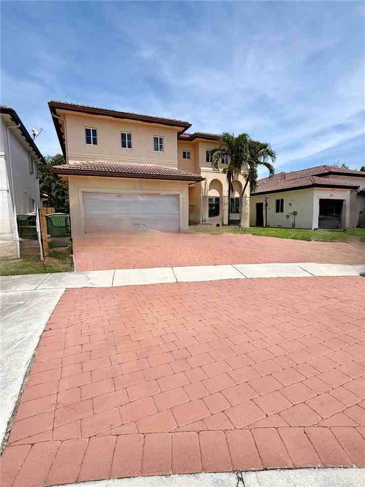 2609 Ne 42nd Ave - Photo 2 of 8