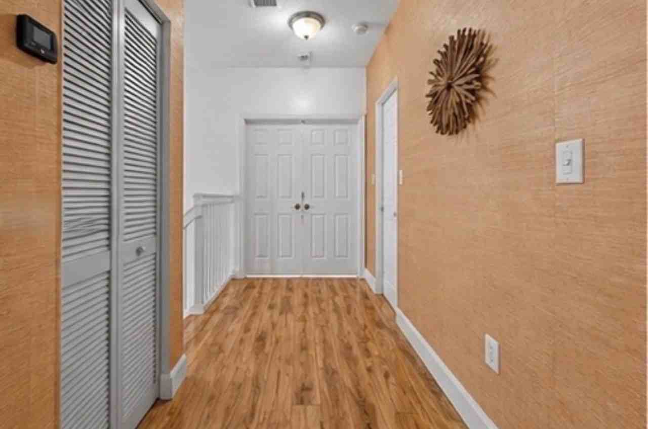 2609 Ne 42nd Ave - Photo 7 of 8