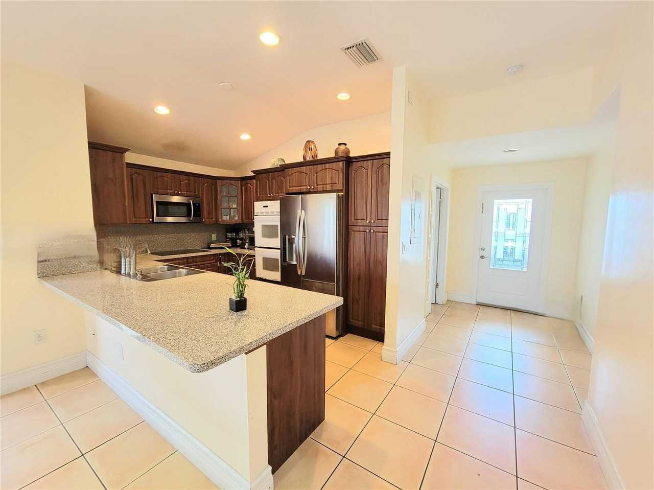 5267 Nw 186th Ln - Photo 2 of 8