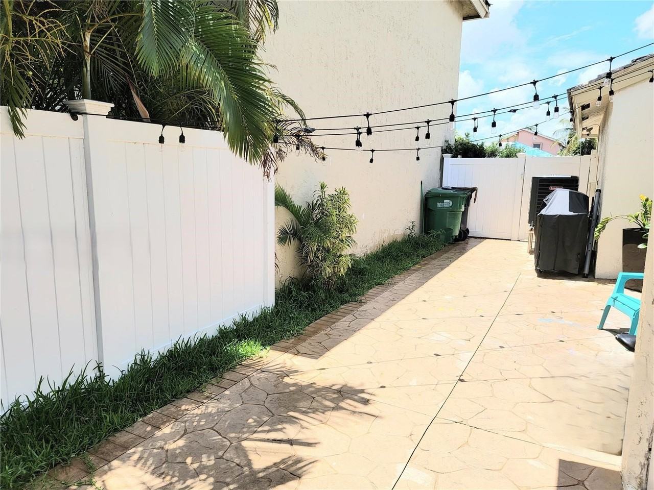 5267 Nw 186th Ln - Photo 7 of 8