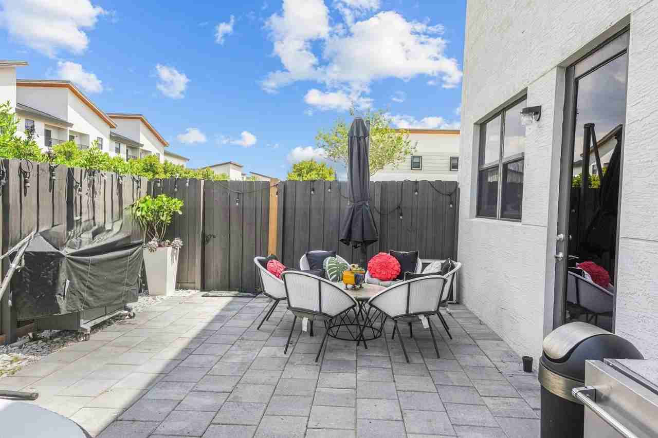 8005 Nw 104th Ct - Photo 7 of 7
