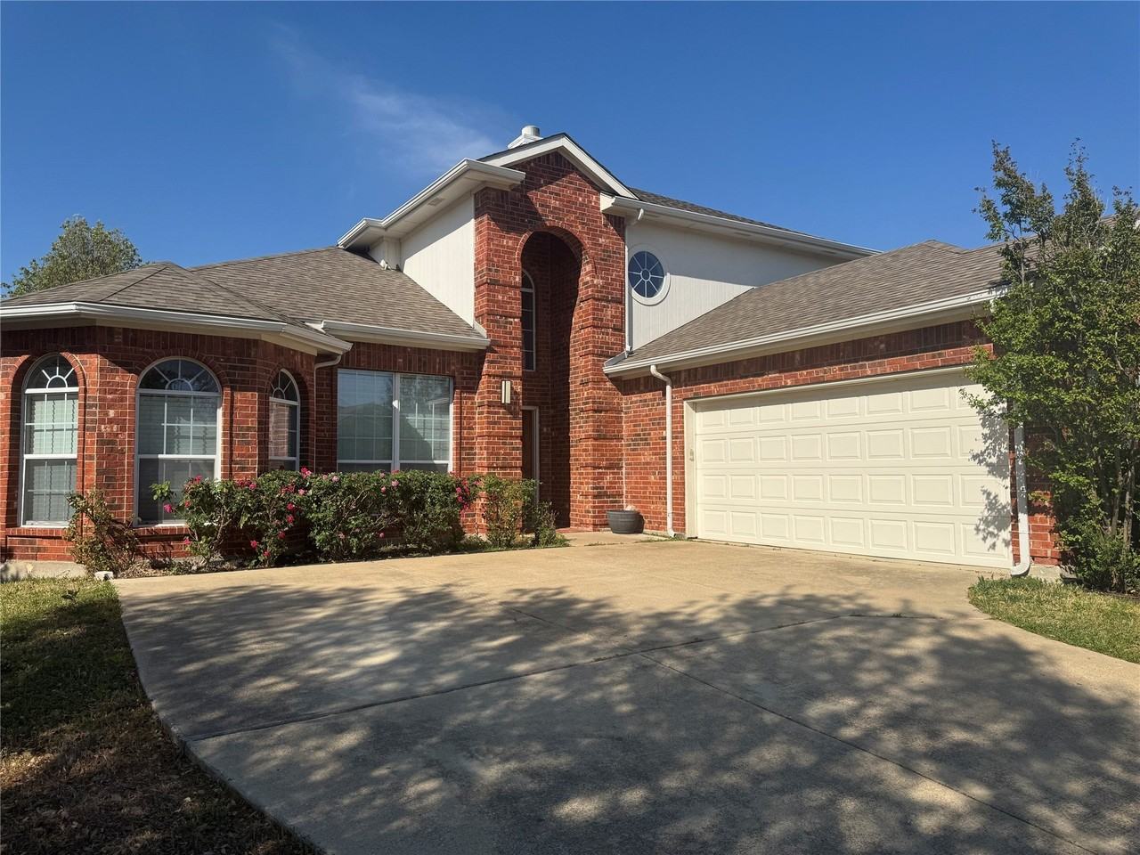 6227 Meadowcrest Ln - Photo 2 of 39