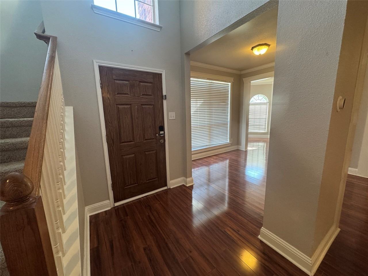 6227 Meadowcrest Ln - Photo 3 of 39