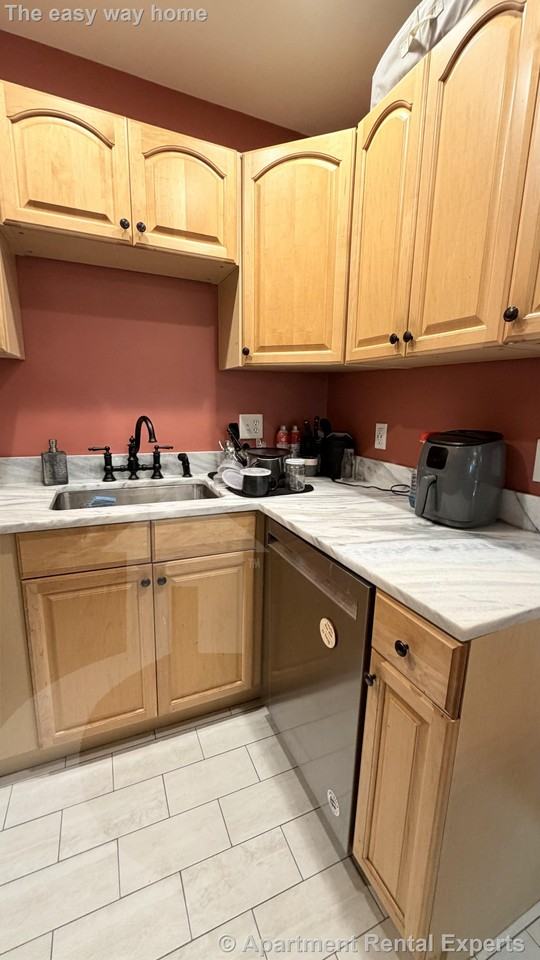 82 Munroe St #12 - Photo 4 of 19