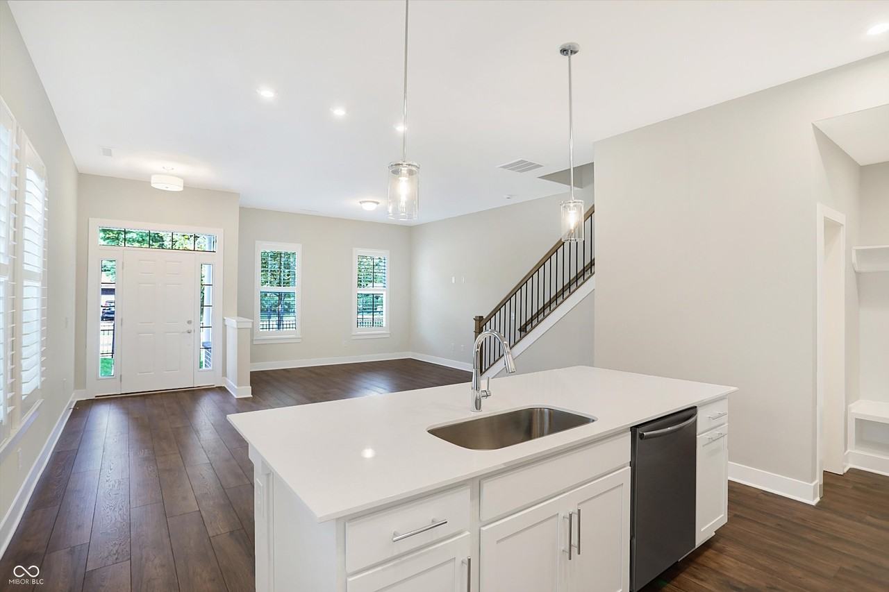 526 Gilder Dr - Photo 3 of 22