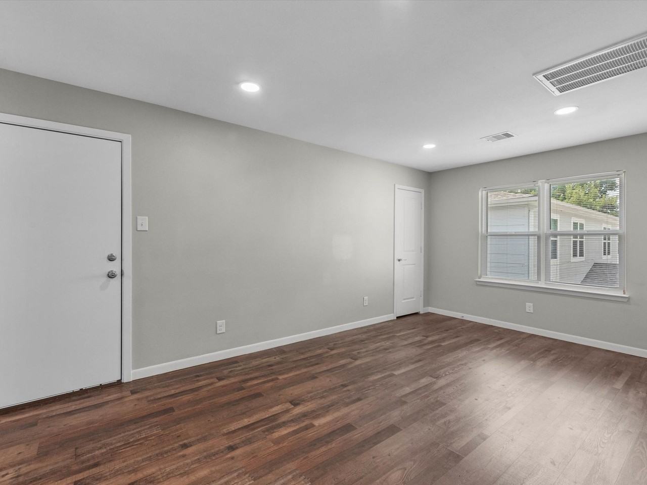 3025 Prospect St - Photo 4 of 11