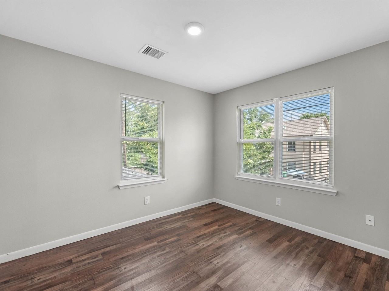 3025 Prospect St - Photo 5 of 11