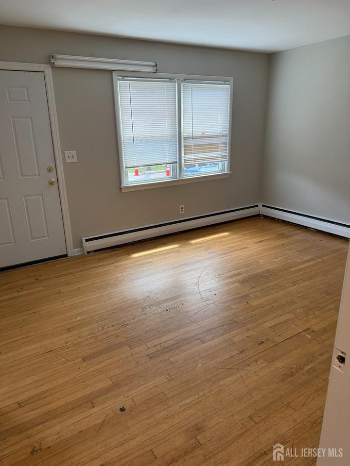 205 Benjamin Ave ##B - Photo 5 of 7