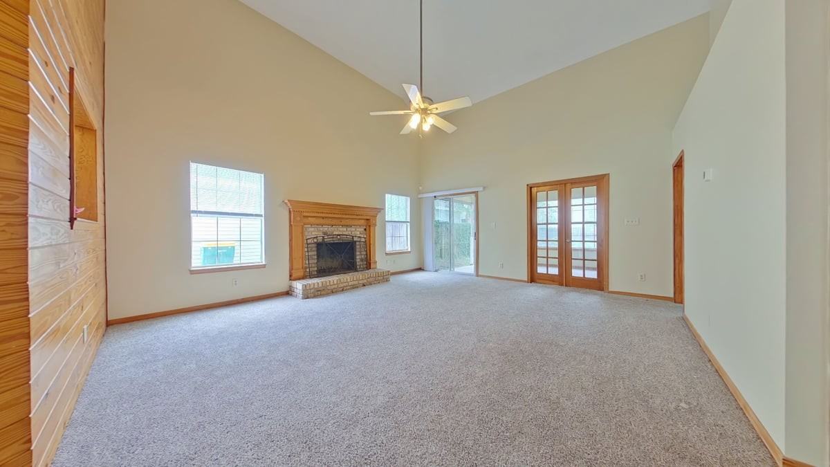 2815 Old Carriage Ln