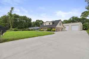featured image of 1903 Pinewoods Way
