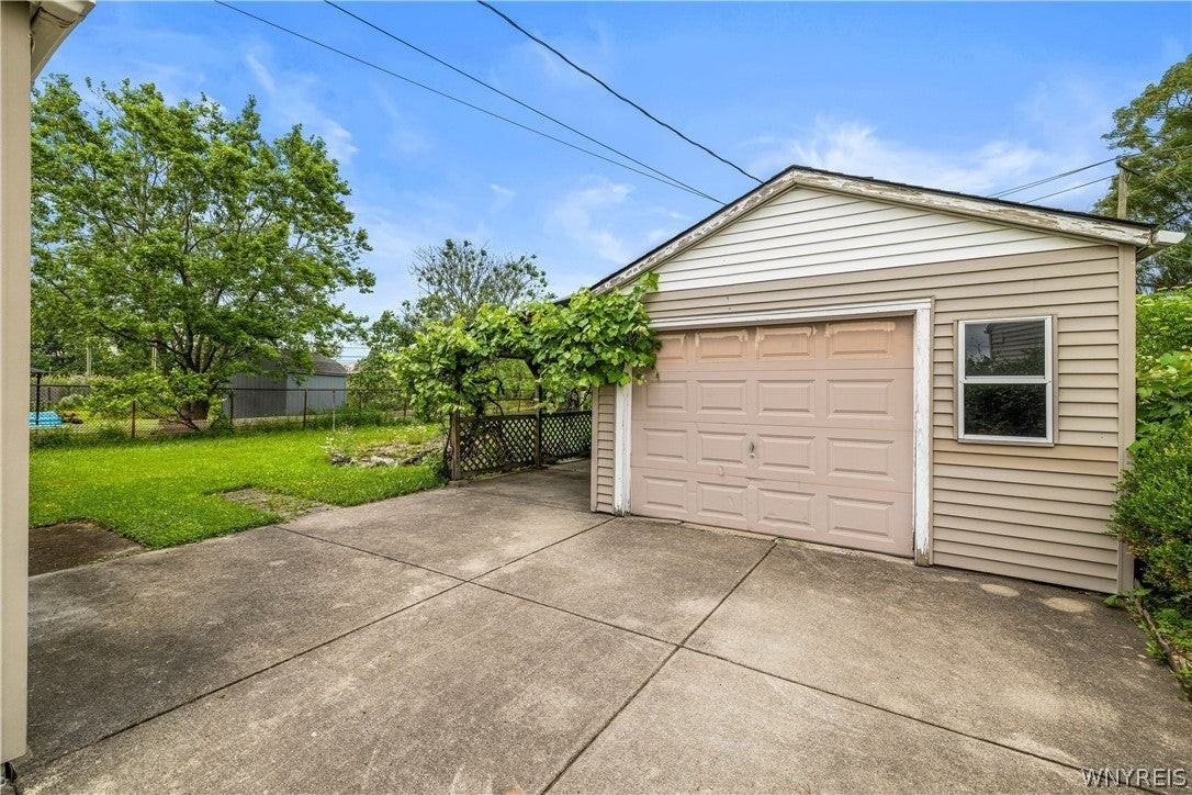 6 Nokomis Pkwy - Photo 3 of 26
