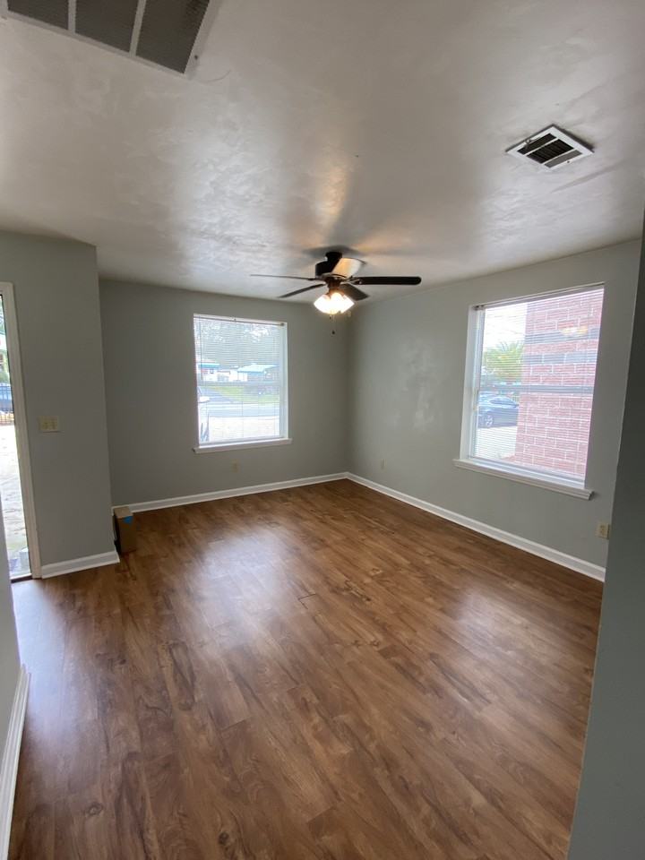 813 W Brevard St #2 - Photo 2 of 10