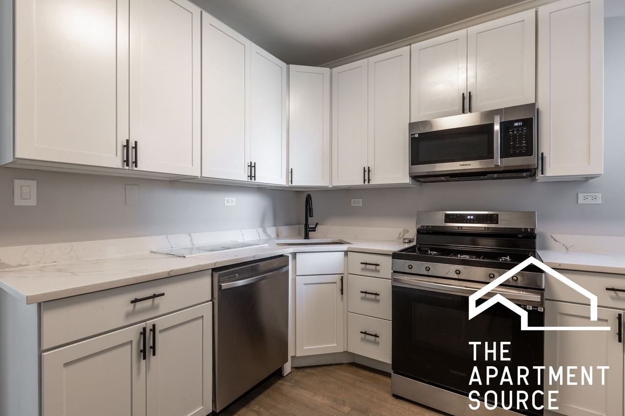 1354 W Carmen Ave #1F