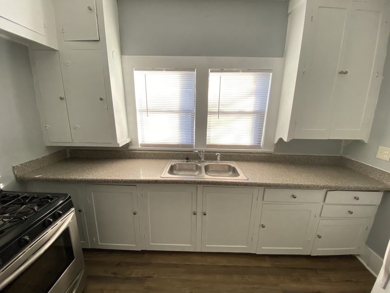 1116 N Bell Ave #5 - Photo 3 of 10