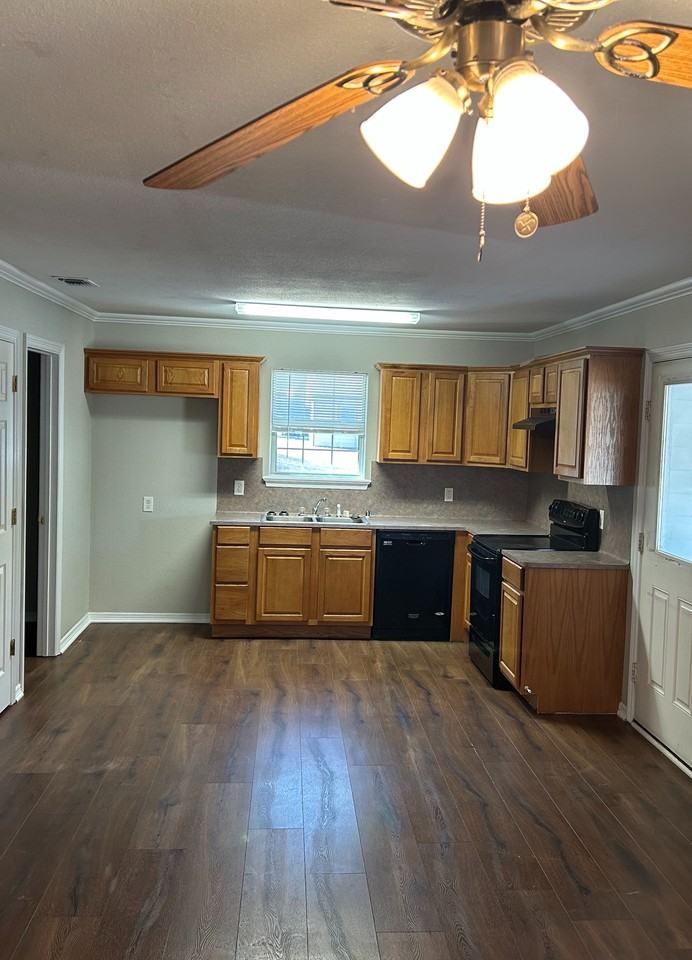 1215 Pine Hill Dr #1215 - Photo 3 of 10