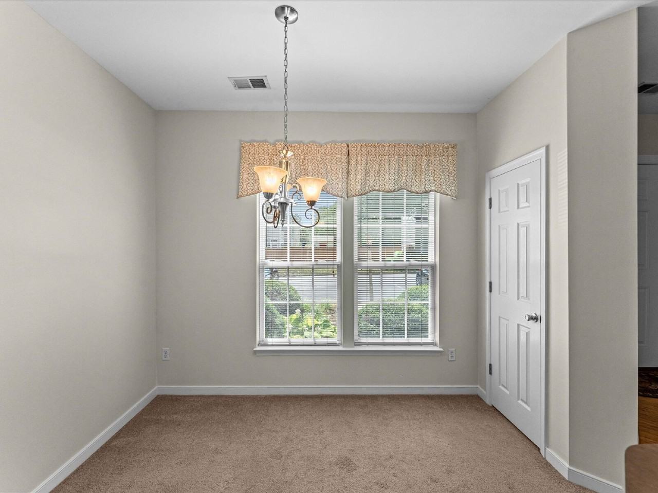 7813 Villa Pl - Photo 7 of 34