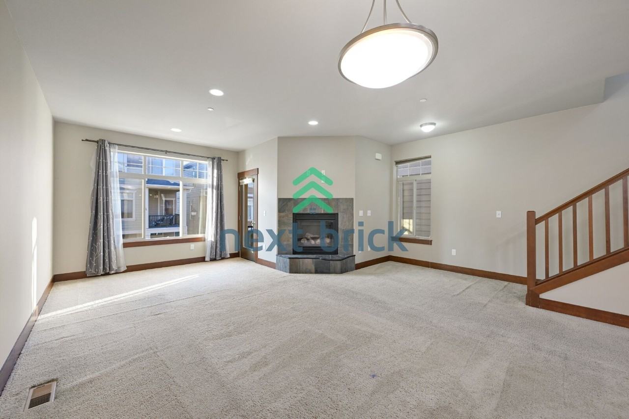 3813 Ne 3rd Pl - Photo 3 of 27