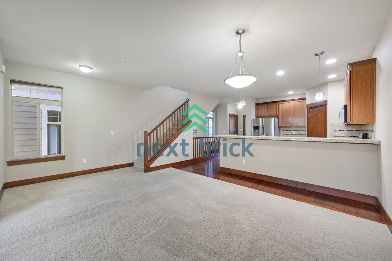 3813 Ne 3rd Pl - Photo 4 of 27