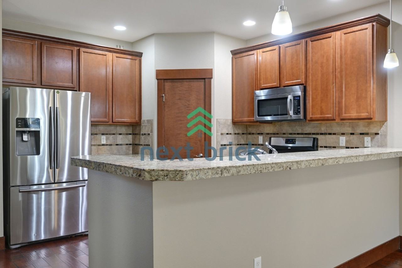 3813 Ne 3rd Pl - Photo 7 of 27
