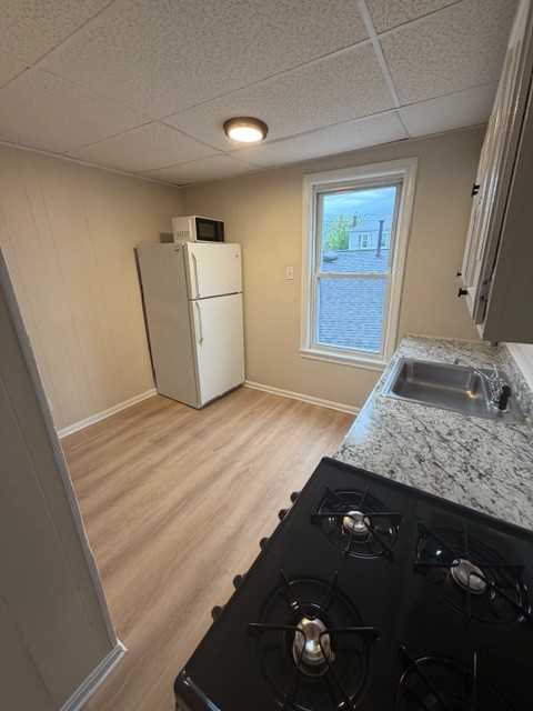 1831 S Main St #2E - Photo 2 of 9