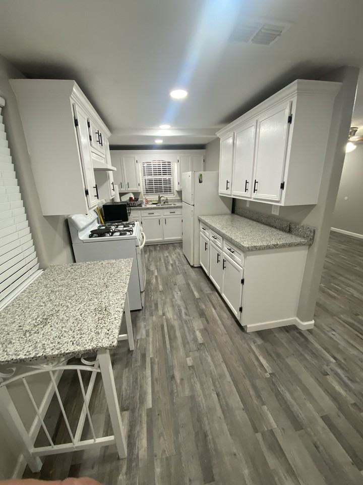 514 S 3rd St - Photo 4 of 12