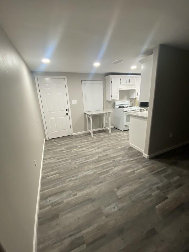 514 S 3rd St - Photo 7 of 12