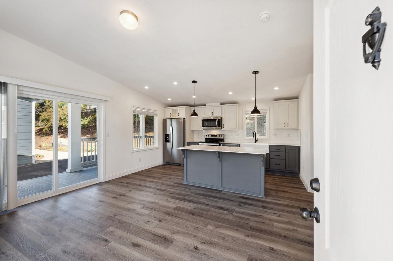 5491A Paradise Dr - Photo 4 of 12