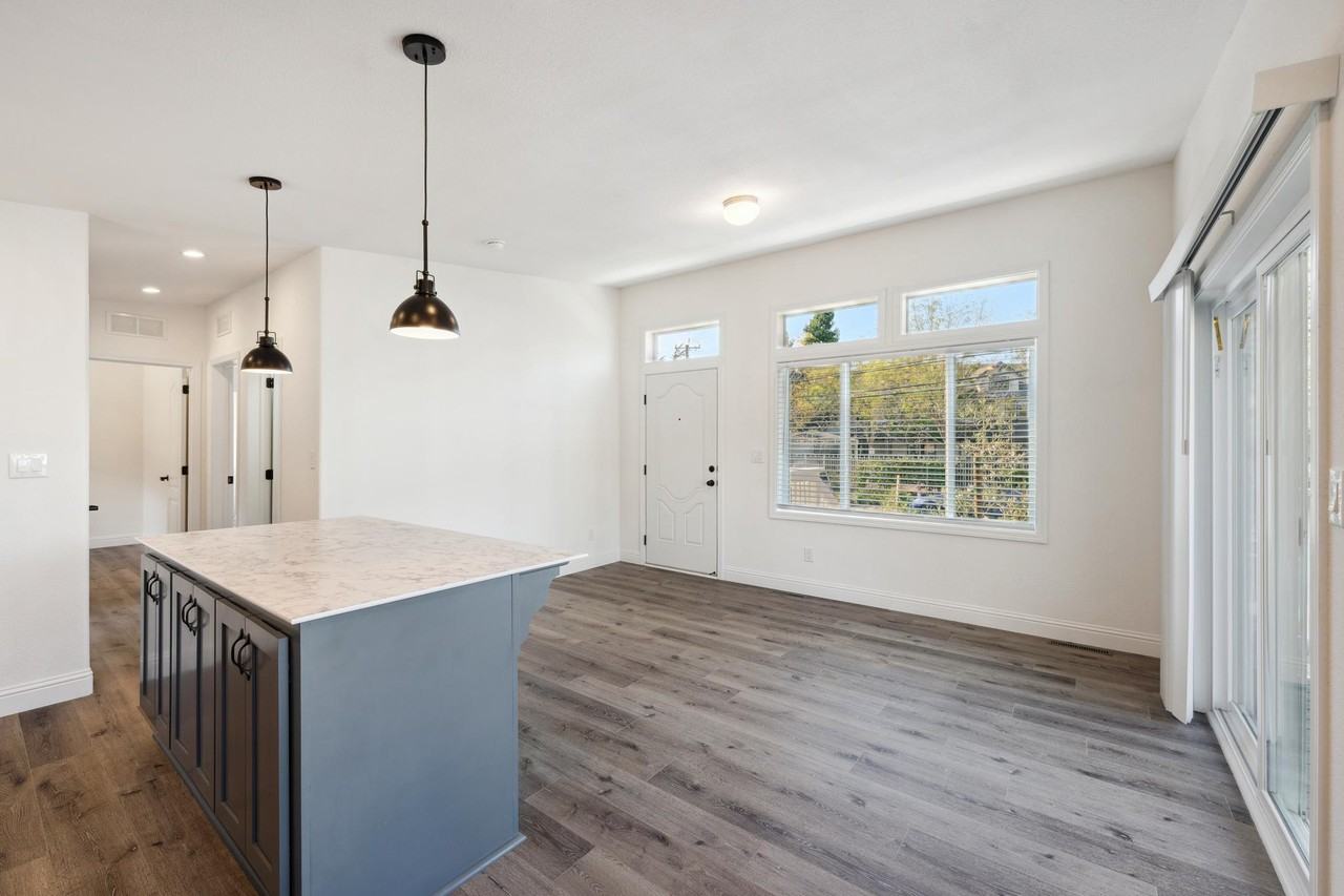 5491A Paradise Dr - Photo 5 of 12